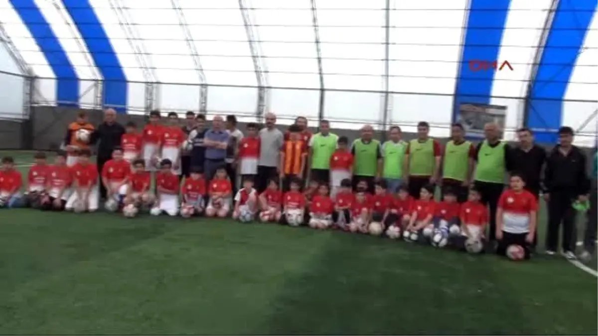 ırıkkale - Babalar Günü\'nde Babalarla Çocuklarının Futbol Maçı