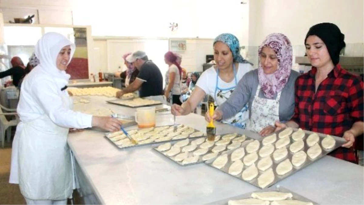 Kumlucalı Kadınlara Pasta Yapım Kursu