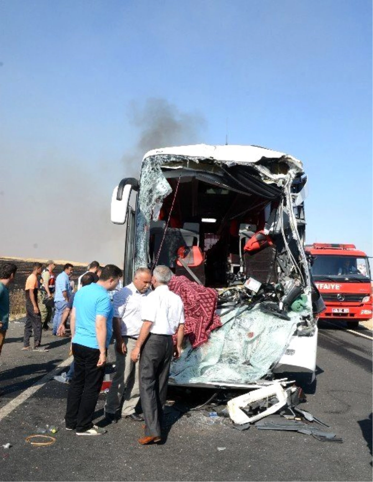 Nusaybin\'de Yolcu Otobüsü ile Tanker Çarpıştı: 2 Ölü, 13 Yaralı