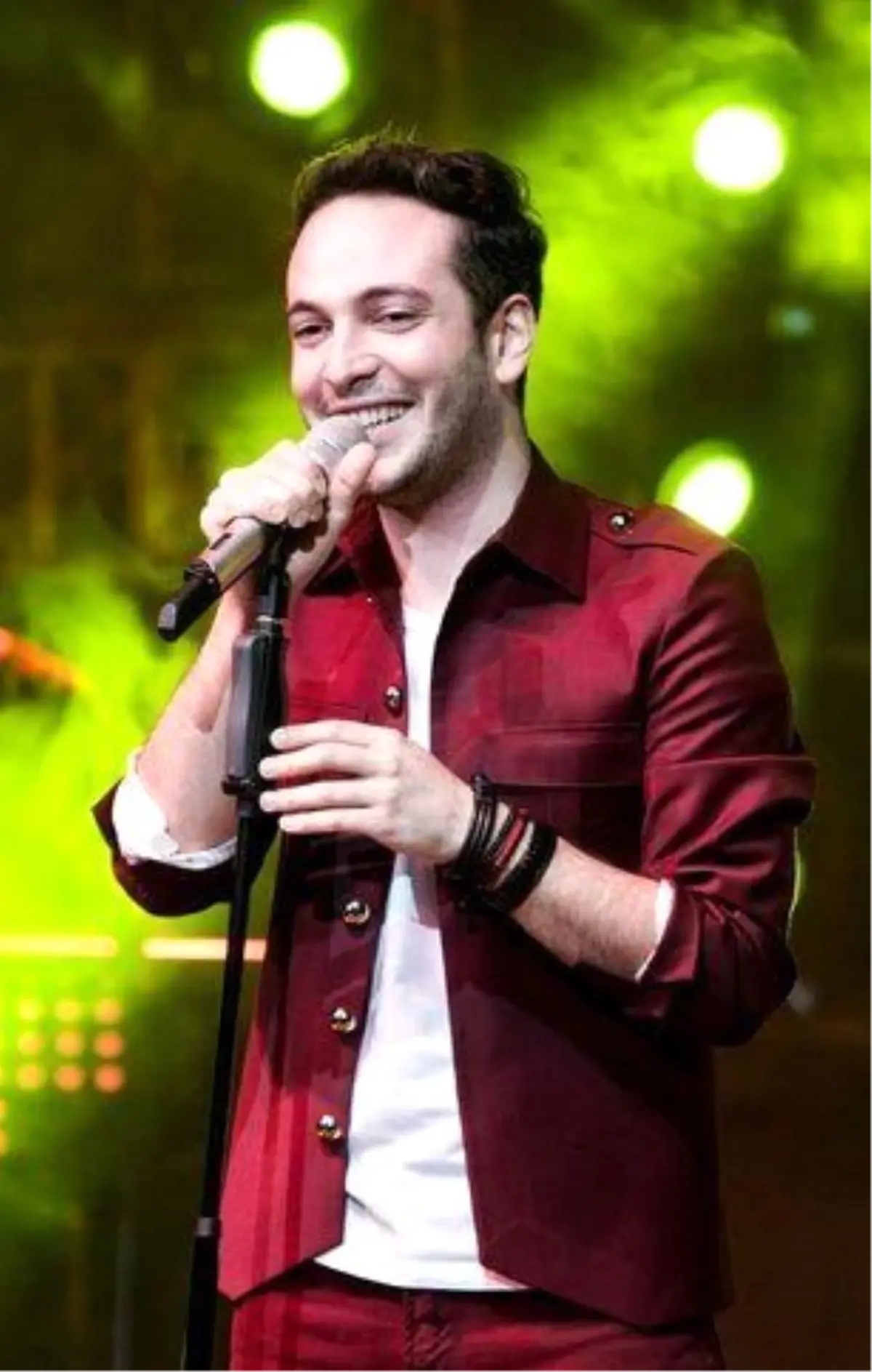 Oğuzhan Koç Dizideki Rol Arkadaşıyla Aşk Yaşıyor