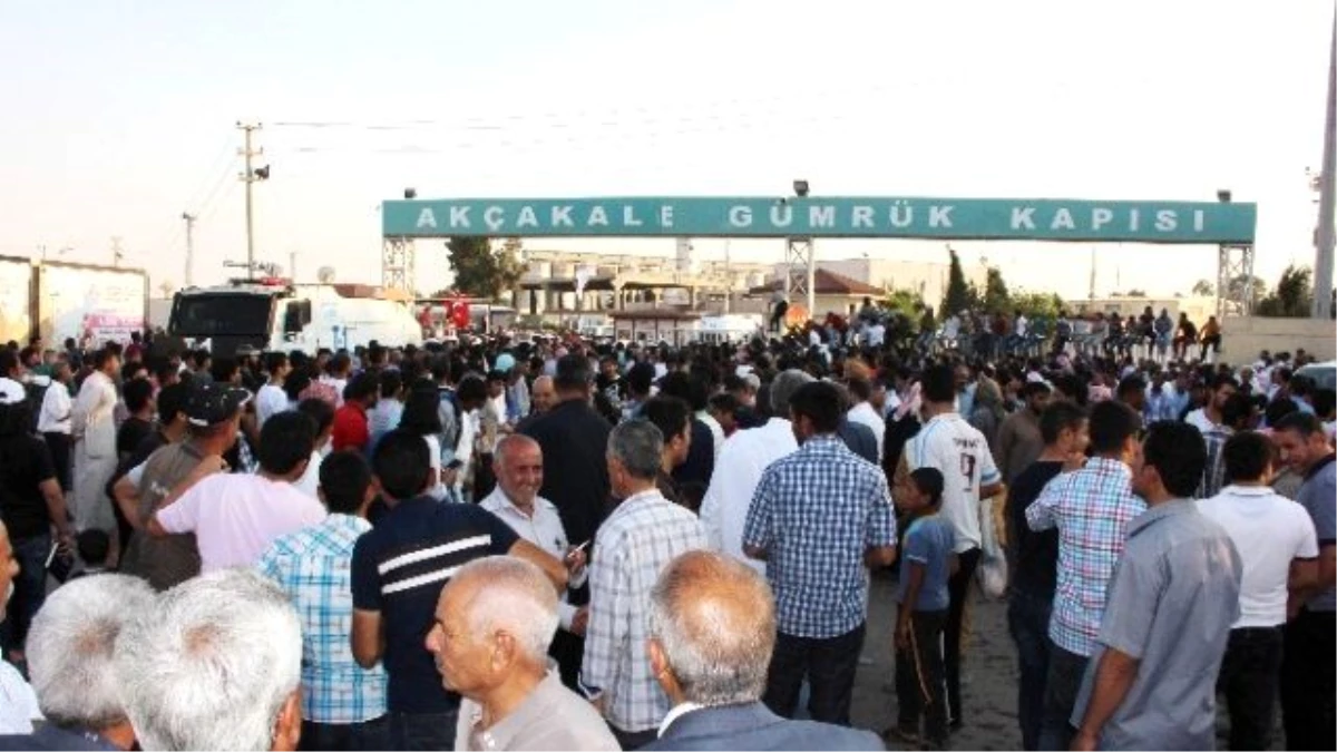 On Binlerce Suriyeli Türkiye\'ye Geçiş Yaptı