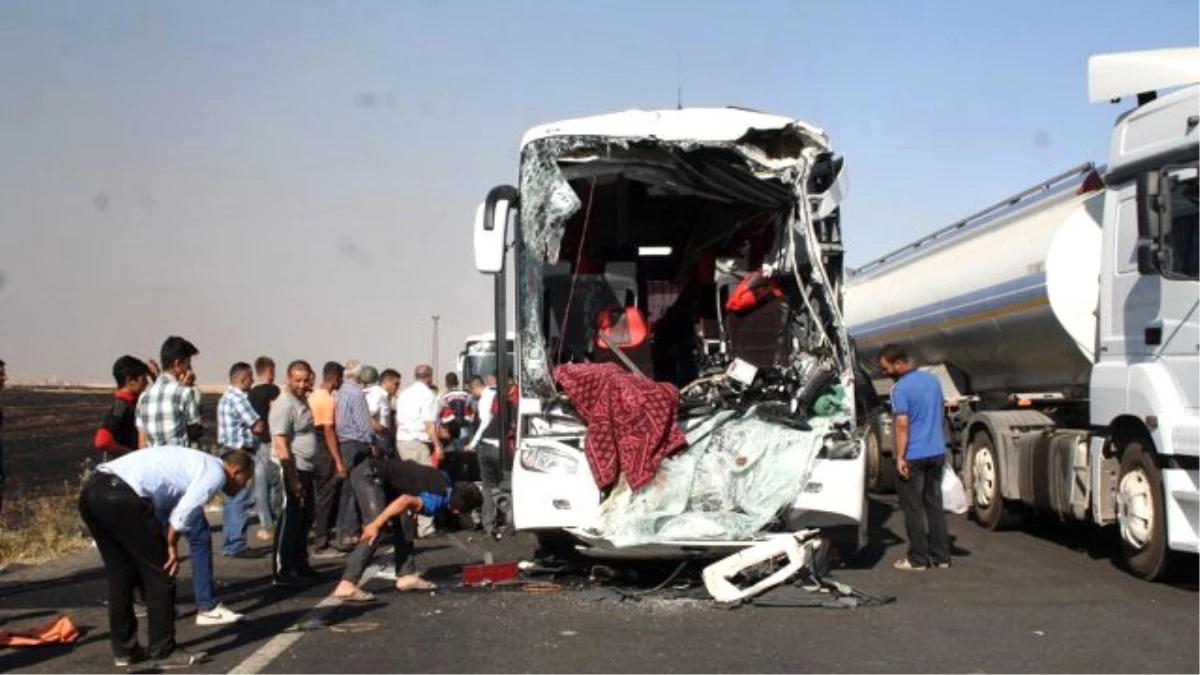 Yolcu Otobüsü ile Tanker Çarpıştı: 2 Ölü 13 Yaralı