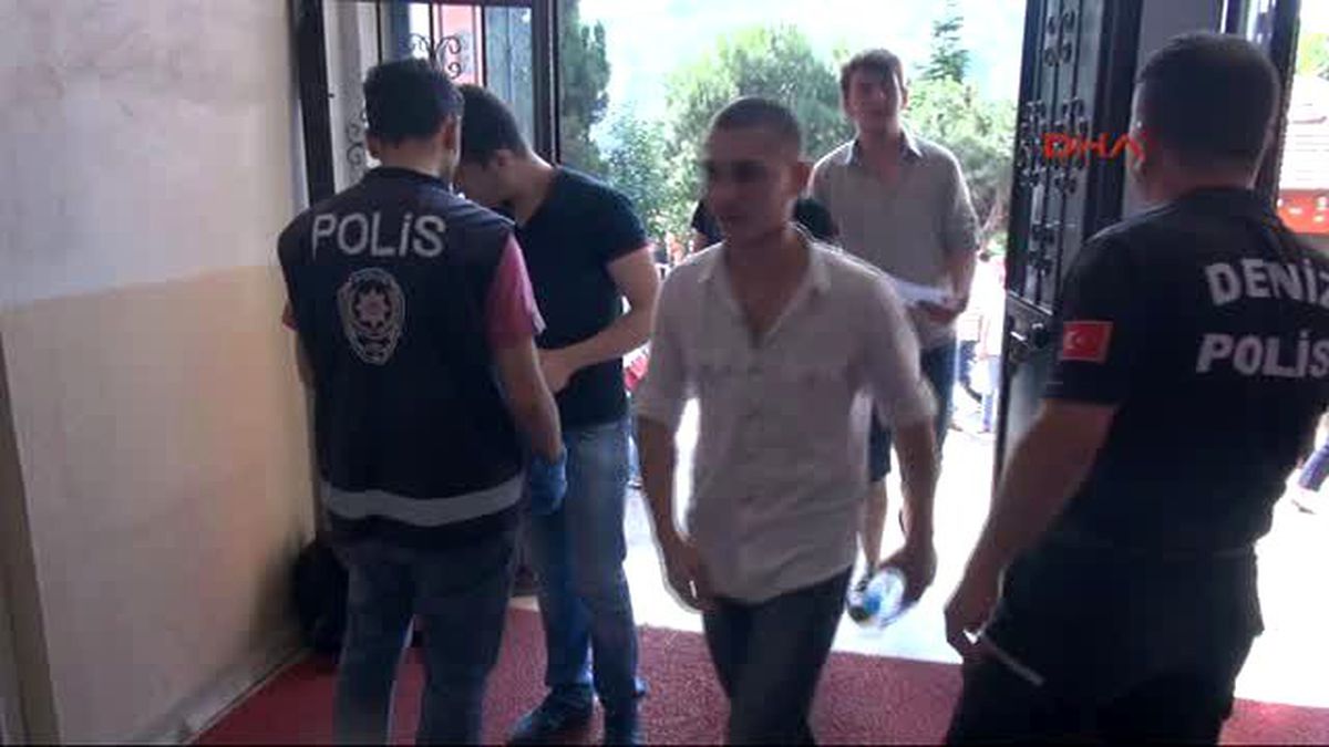 Zonguldak\'ta LYS 1\'e Giren Öğrenciler Didik Didik Arandı
