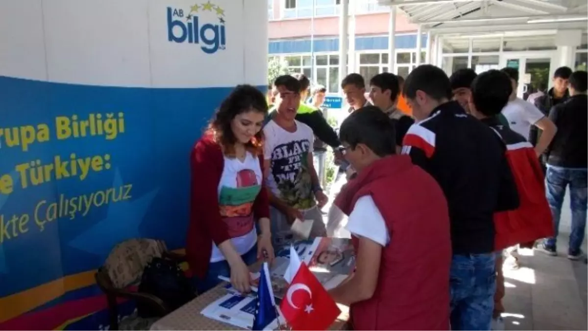 AB Bilgi Merkezi, Öğrenci ve Öğretmenlere AB\'yi Tanıttı