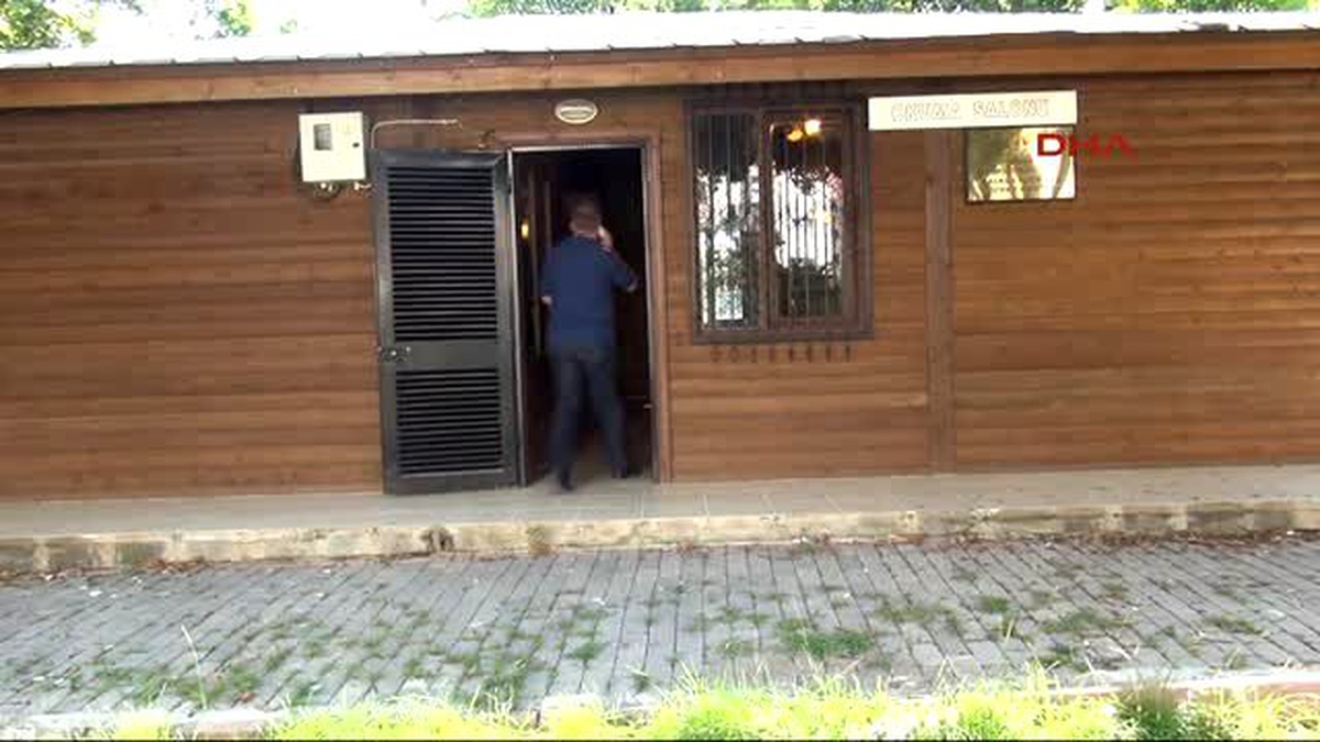Adana - Okuma Salonundaki Türk Bayrağını Çaldılar