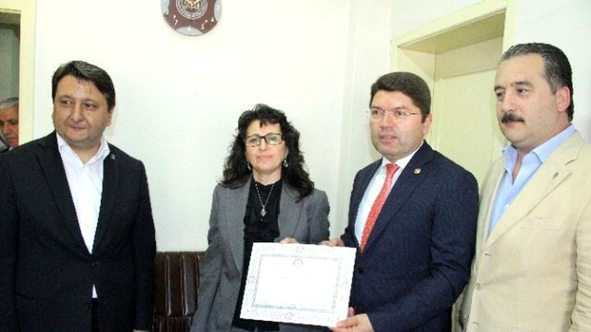 AK Parti Milletvekili Tunç Mazbatasını Teslim Aldı