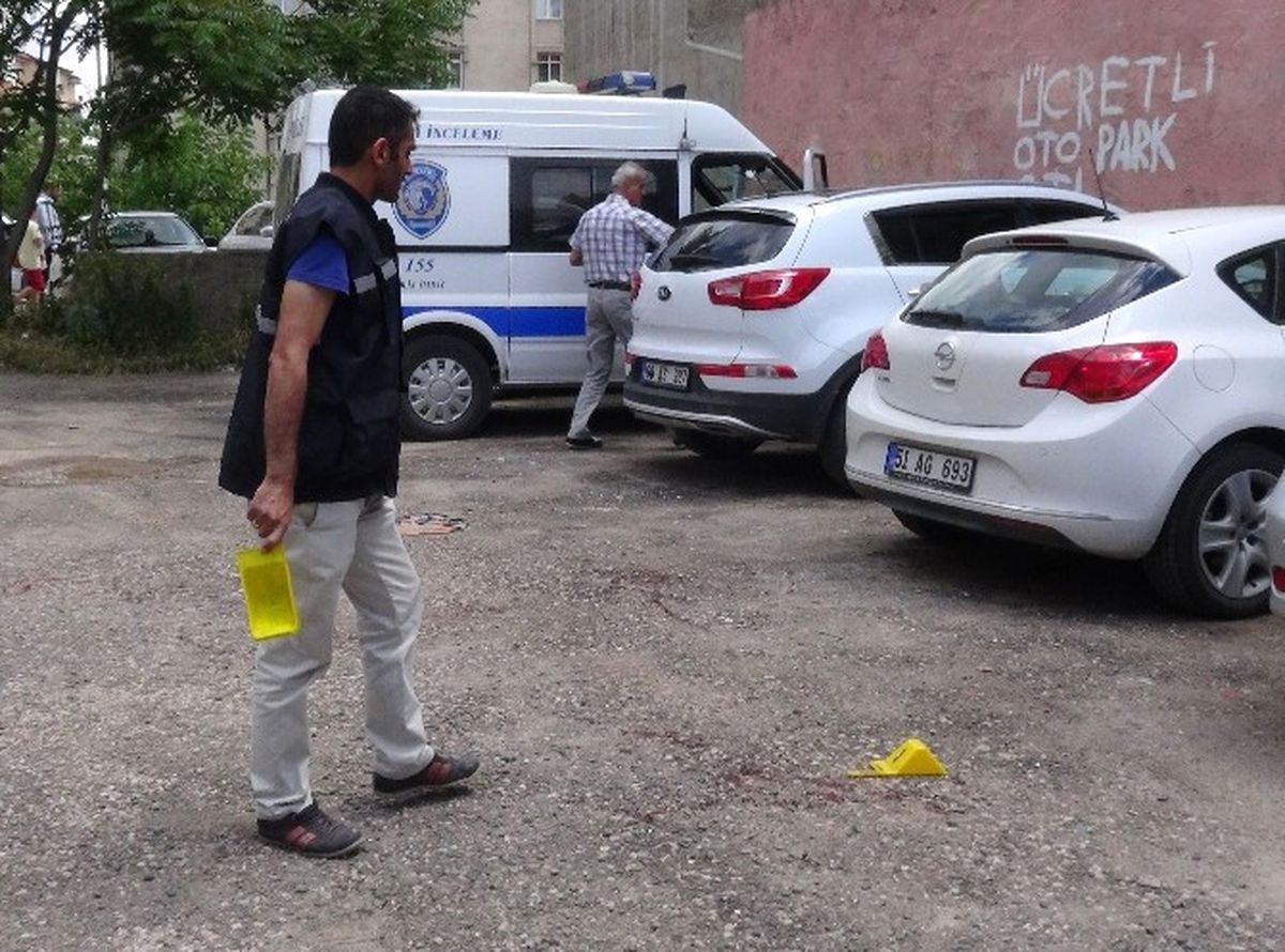 Alkollü Arkadaşlar Birbirini Yaraladı