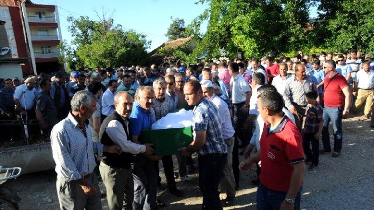 Anne ve İkiz Çocukları Yan Yana Defnedildi