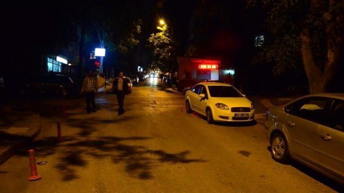 Başkent\'te Hdp İçin Anket Yapan 2 Kişiye Bıçaklı Saldırı