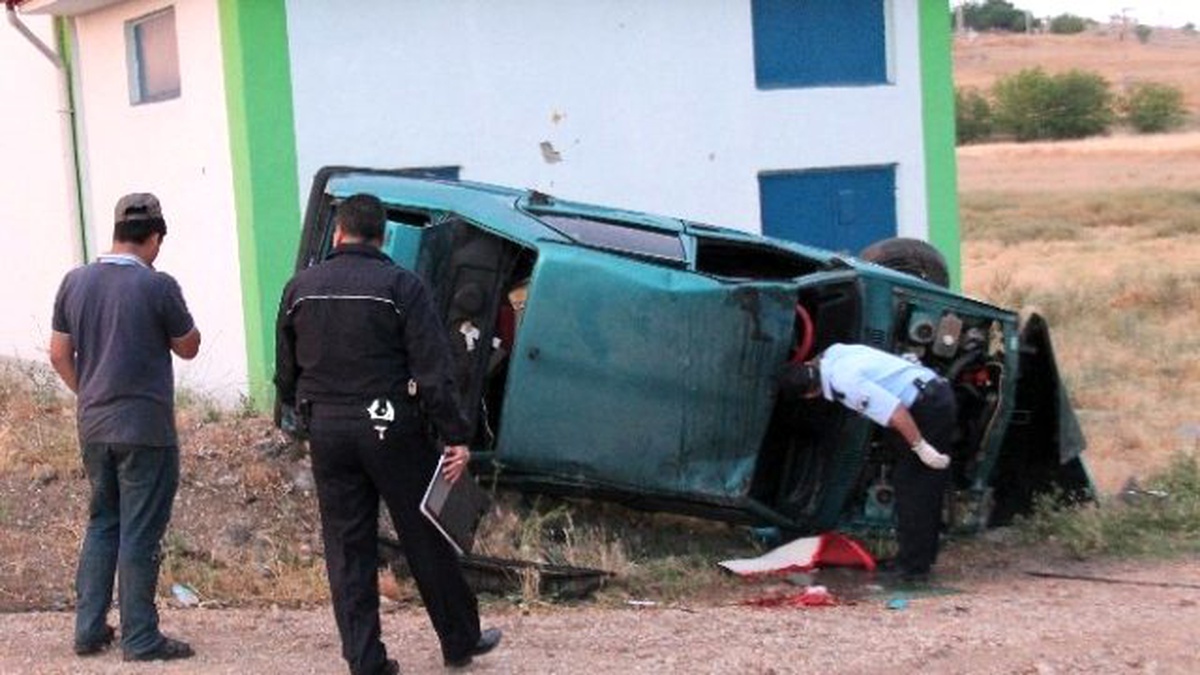 Elazığ\'da Otomobil Takla Attı: 1 Ölü, 2 Yaralı