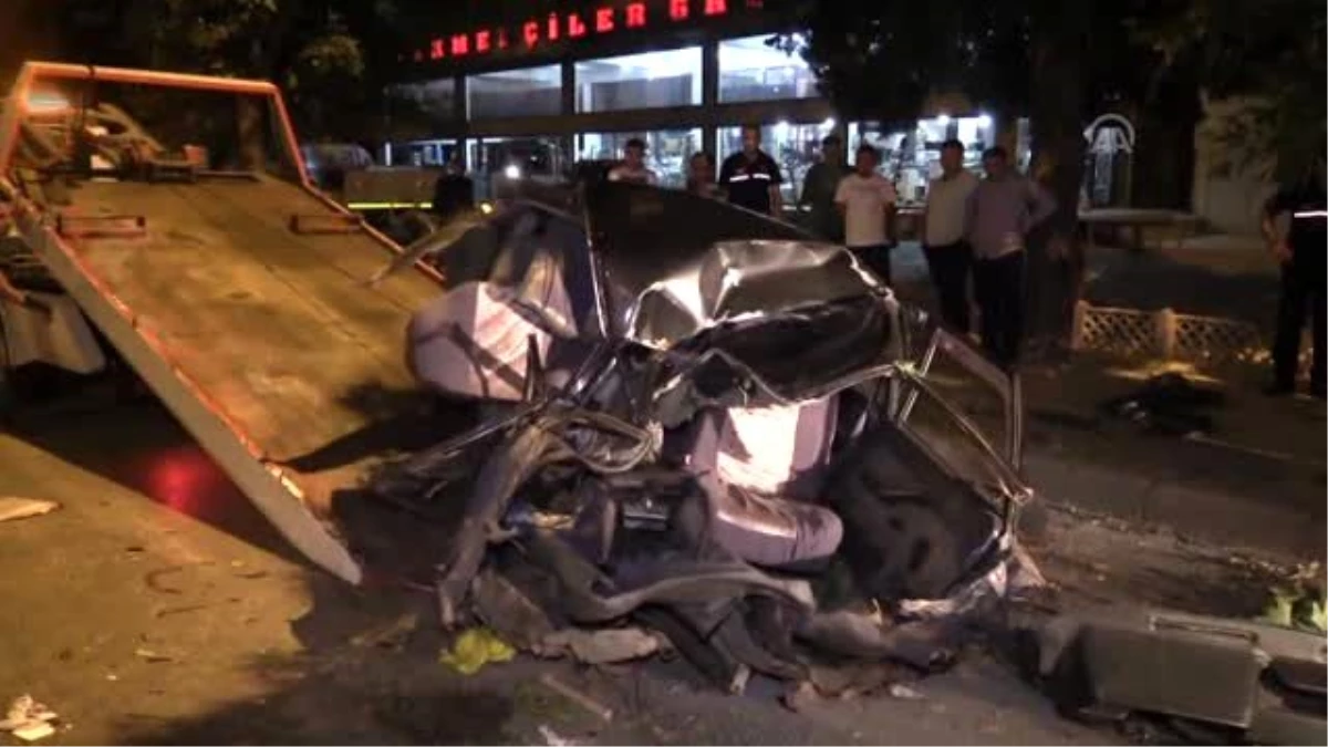 İzmir\'de Otomobil Takla Attı: 1 Ölü, 2 Yaralı