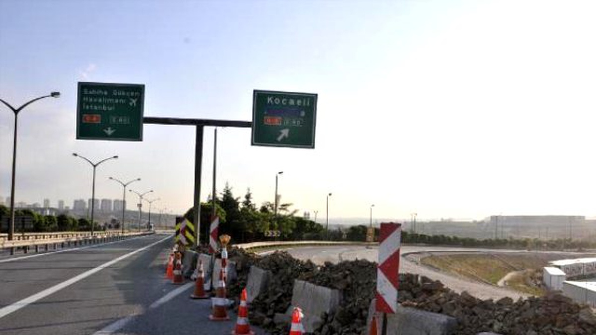 Körfez Köprüsü Bağlantı Yolu Düzenleme Çalışması TEM\'i Kilitledi