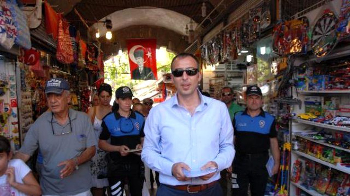 Kuşadası\'nda Hanutçuluk Yapan Yandı