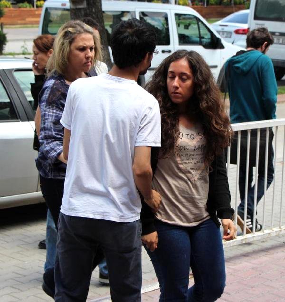 Üniversiteli Kız, Cumhurbaşkanına Hakaretten Yurtta Gözaltına Alındı