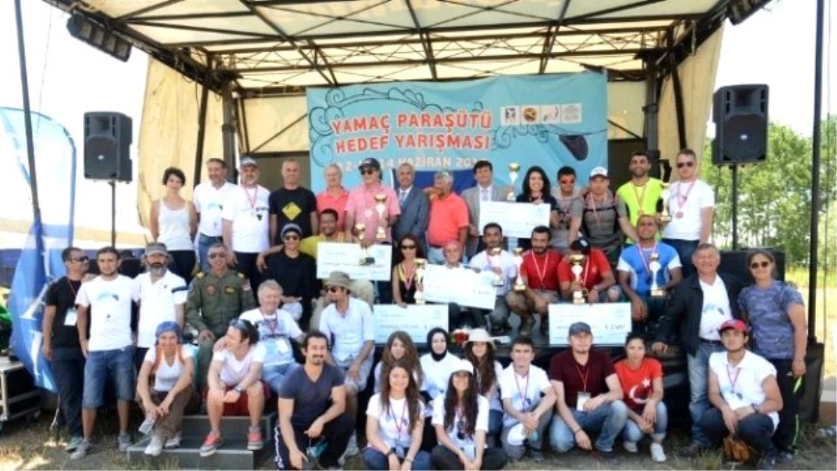 Yamaç Paraşütü Hedef Ligi Şampiyonası\'nda Ödüller Sahiplerini Buldu
