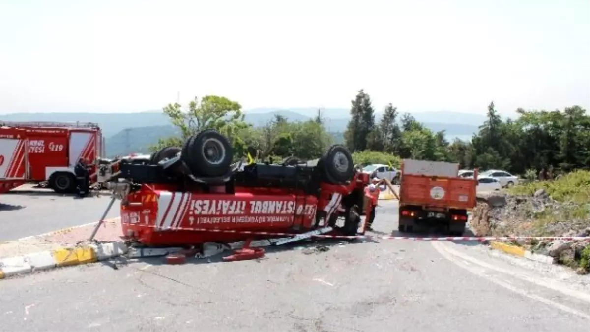 Yangına Giden İtfaiye Aracı Devrildi: 4 Yaralı