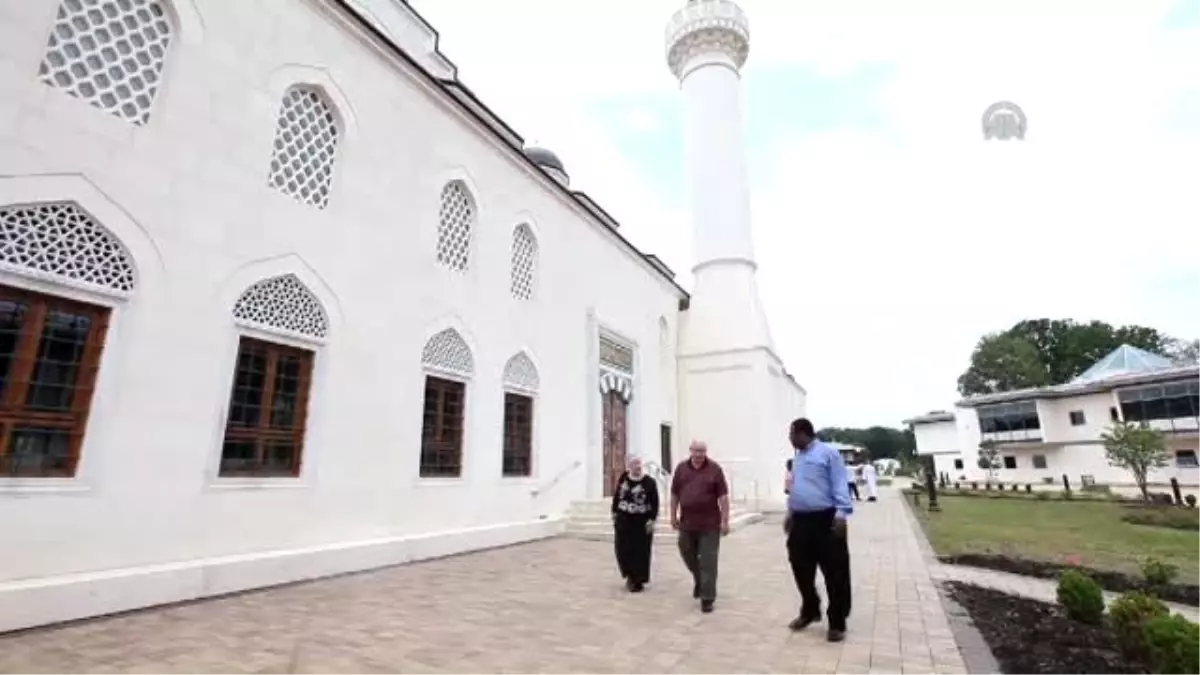 ABD'de İlk Mahya Asılı Cami Ramazan'a Hazır