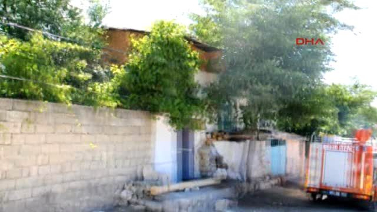 Adıyaman Çatıda Pişirilen Yemek Yangına Neden Oldu
