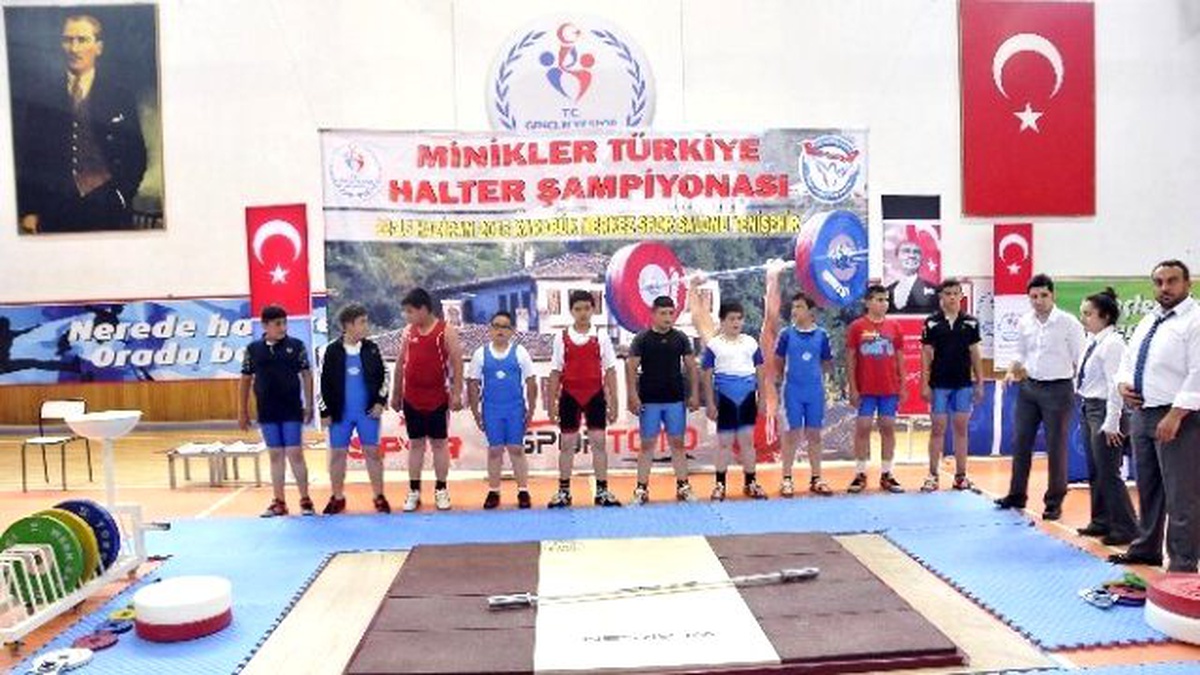 Ağrılı Minik Haltercilerin Büyük Başarısı