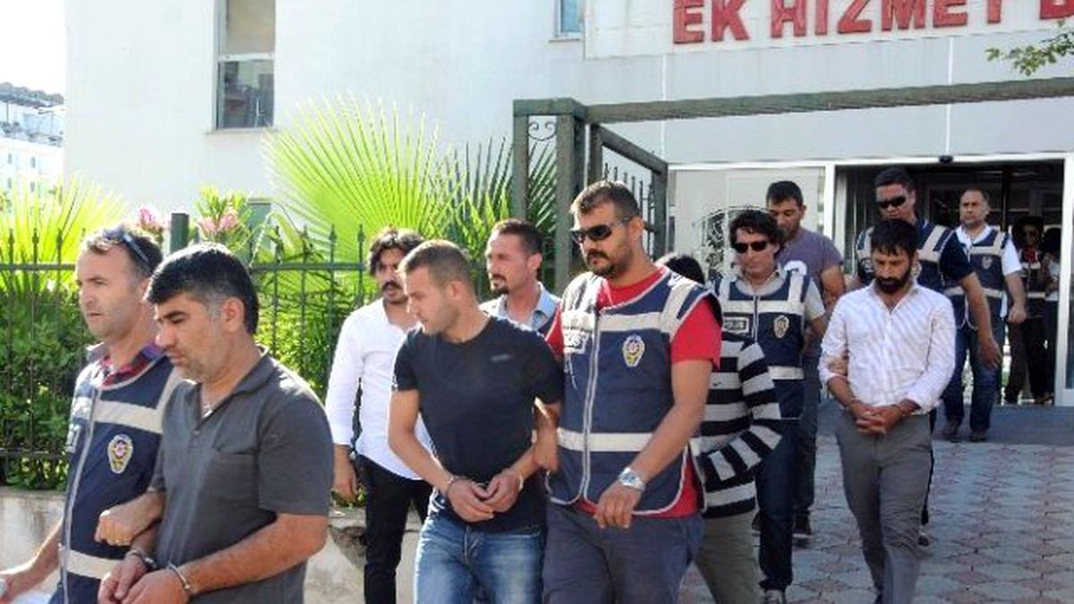 Antalya\'da Suç Örgütü Operasyonu: 25 Gözaltı