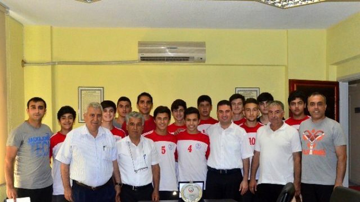 Ataşbak Türkiye İkincisi Hentbolcuları Kabul Etti