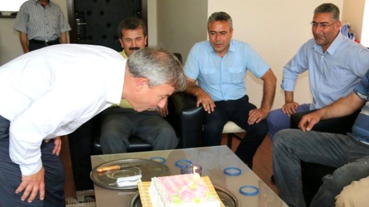 Başkan Yaralı\'ya Doğum Günü Sürprizi
