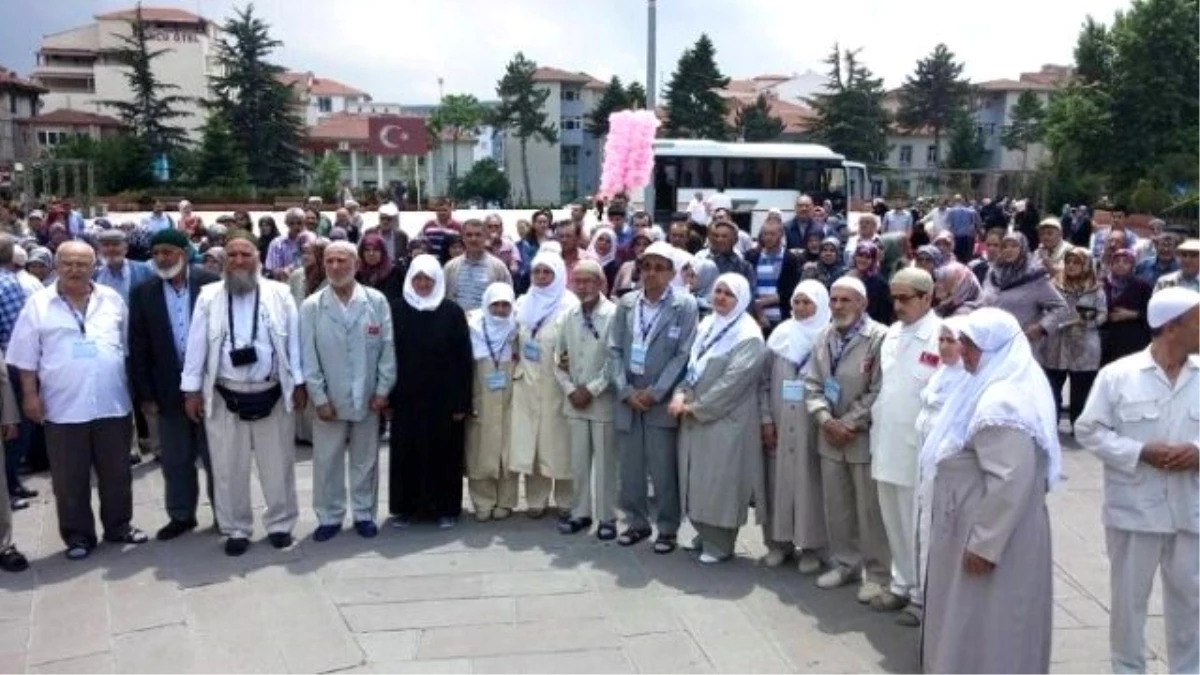 Bozüyük\'te Ramazan Umrecileri Kutsal Topraklara Uğurlandı