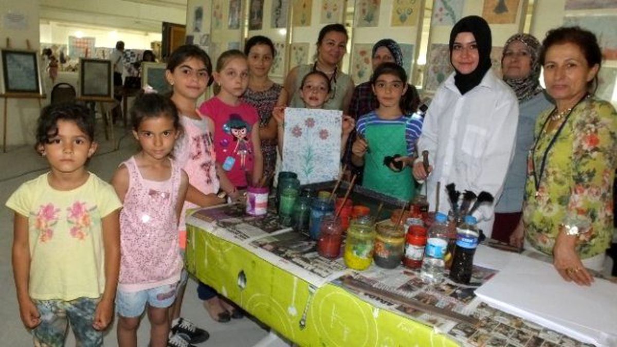 Burhaniye\'de Çocuklar Ebruya Merak Sardı