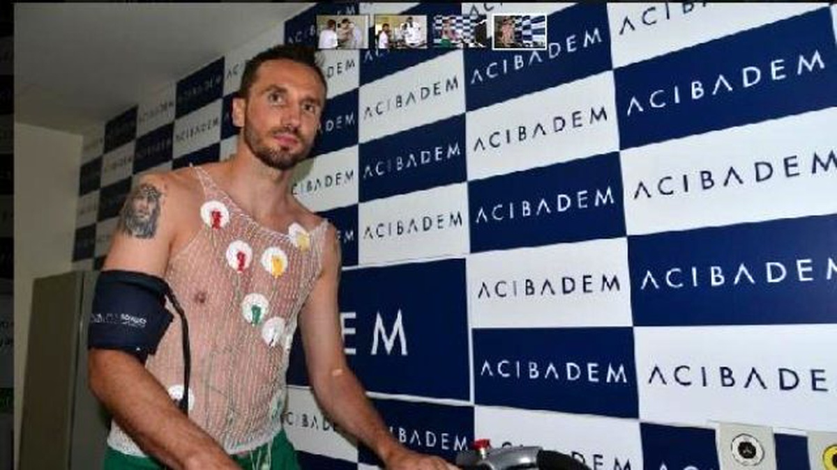 Bursaspor\'da Beşiktaşlı Sivok Sağlık Kontrolünden Geçirildi