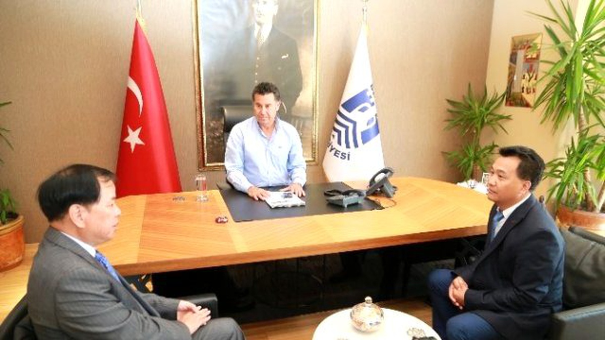Çin Halk Cumhuriyeti İzmir Başkonsolosundan Başkan\'a Ziyaret