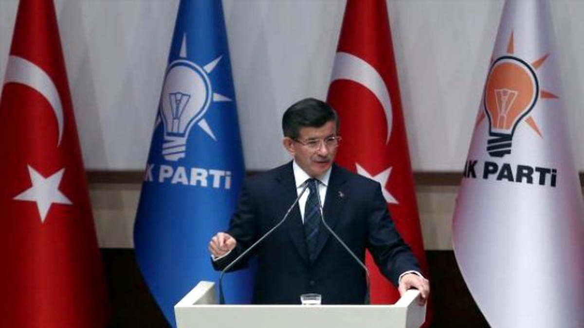 Davutoğlu : Yumruklarınızı Çözün, Bu Ülkenin Geleceğini Hep Beraber Konuşalım
