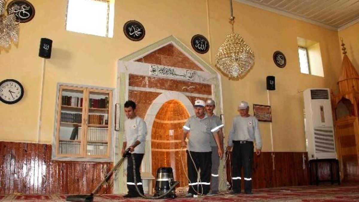 Döşemealtı Belediyesi Mescit ve Cami Temizleme Ekibi Kurdu
