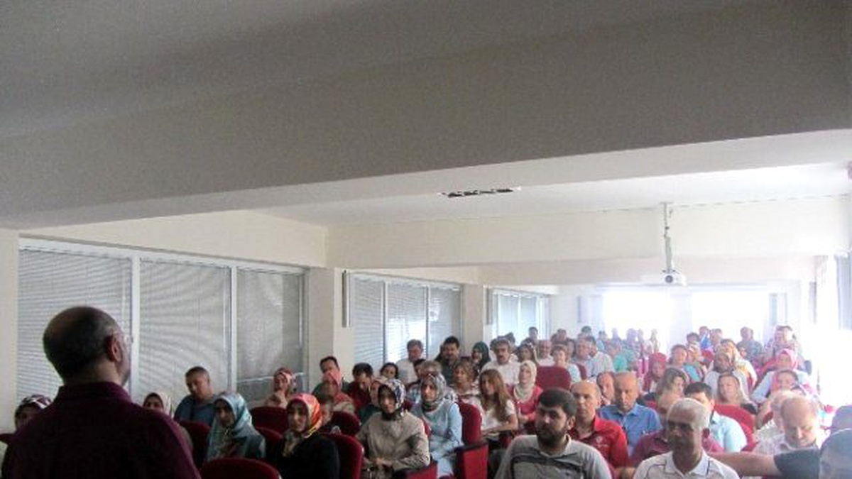 Eğitimcilere Din Öğretimi Seminerleri Veriliyor