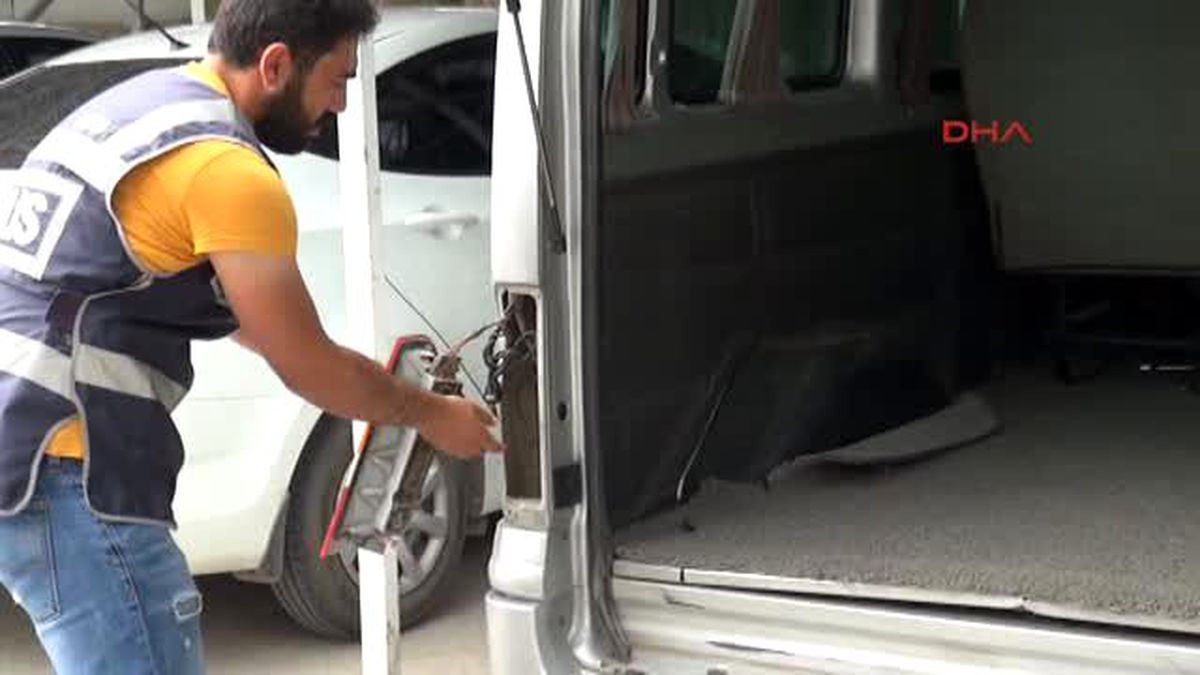 Minibüste Kumandalı Kaçak Sigara Zulası