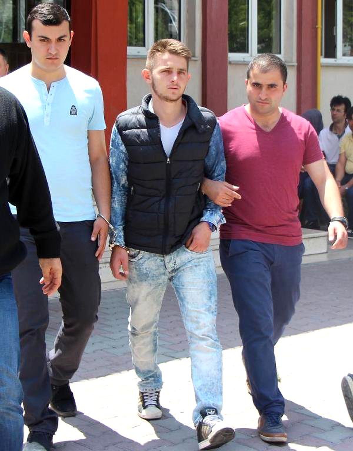 Firari Asker, 14 Yaşındaki Çocuğa Tecavüzden Tutuklandı