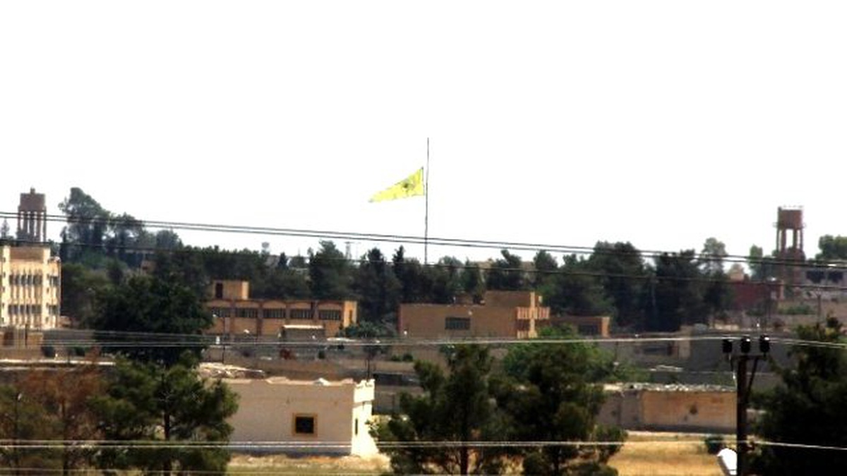 İndirilen Işid Bayrağı Yerine Pyd Bayrağı Asıldı