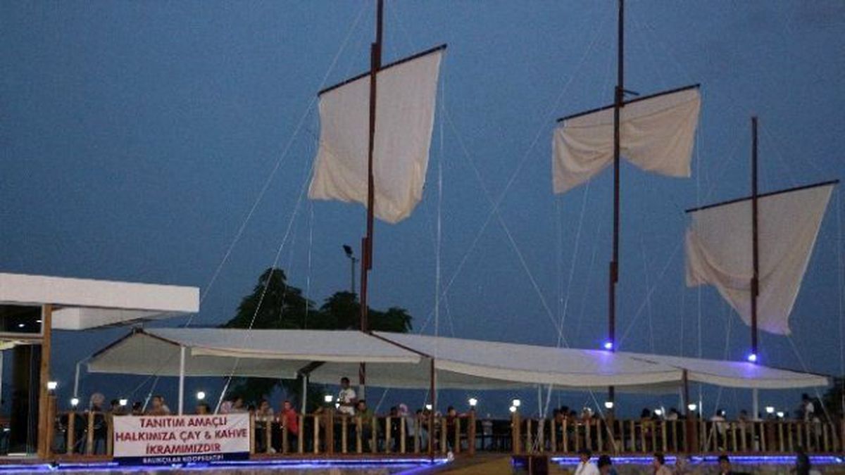 İskelede Ücretsiz Çay ve Kahve Servisi