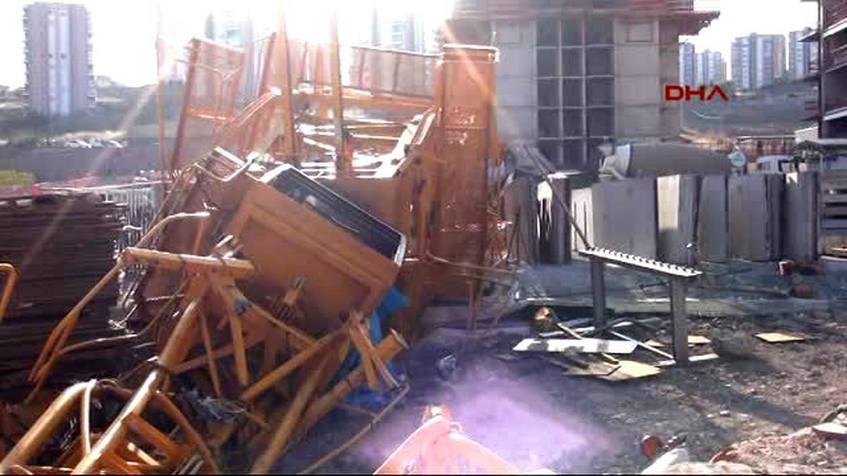 İzmir İnşaata Demir Bırakan Kule Vinç Devrildi: 2 Ölü, 3 Yaralı