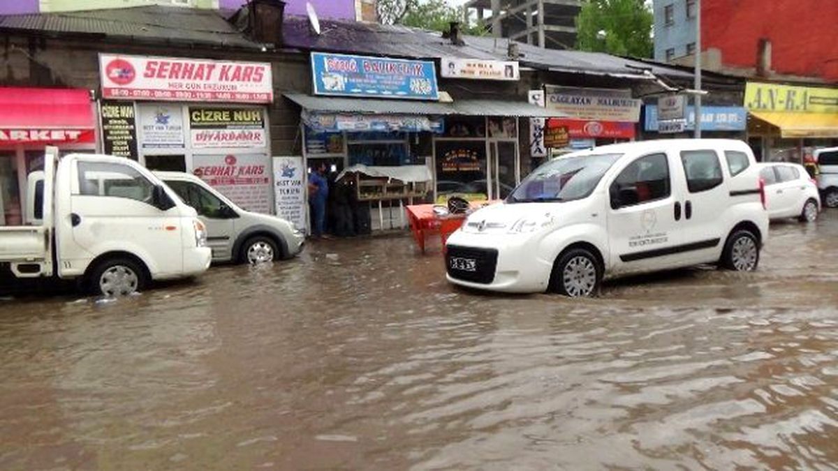 Kars\'ta Sağanak Yağmur