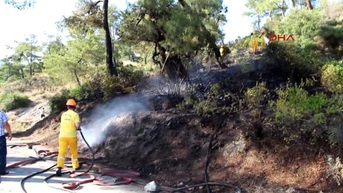 Kemer Orman Yangını Büyümeden Söndürüldü