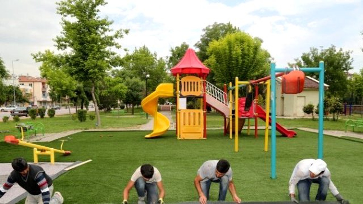 Kocasinan Çocuk Oyun Alanlarını Çimlendirdi