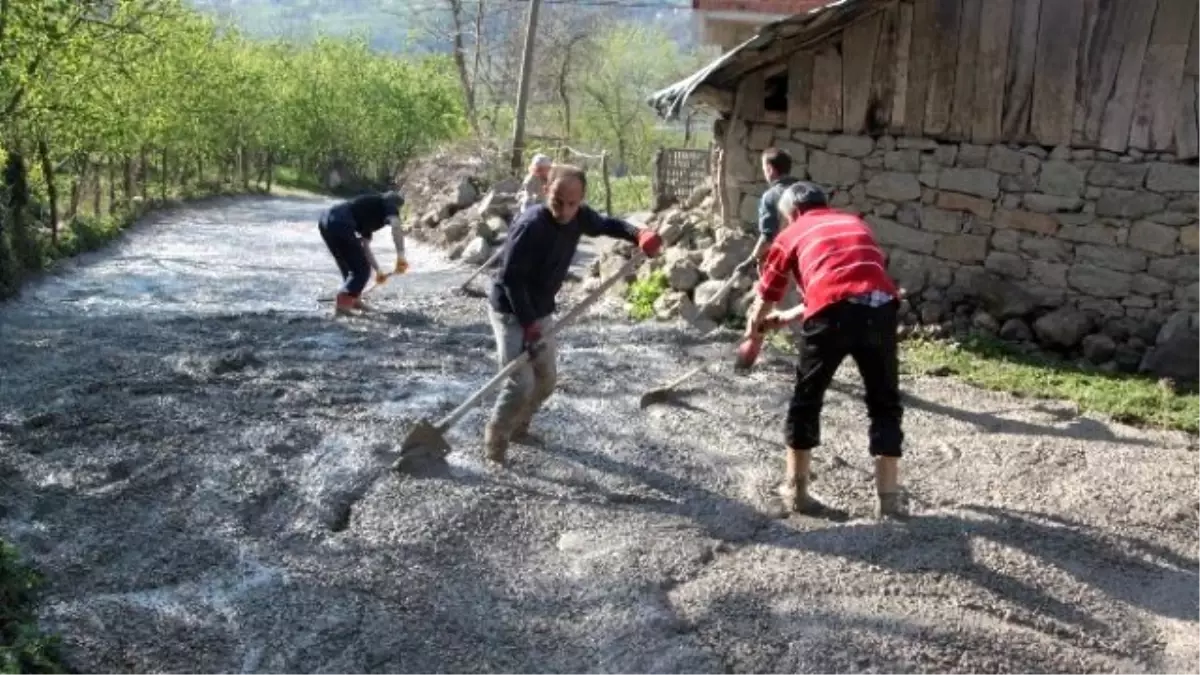 Kumru\'da 1 Yılda 10 Km Beton Yol