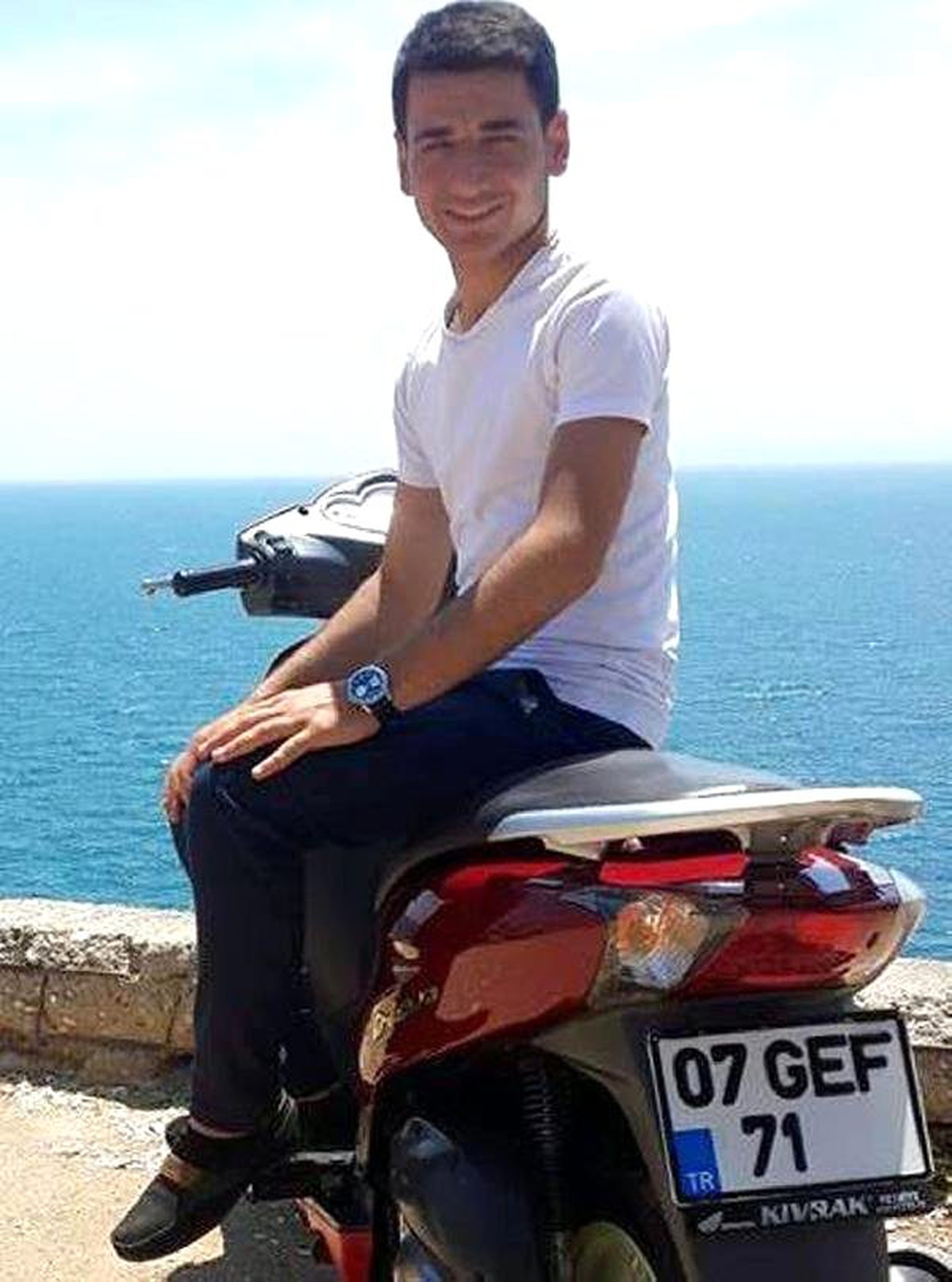 Otomobil Çarpan Motosikletin Sürücüsü Öldü
