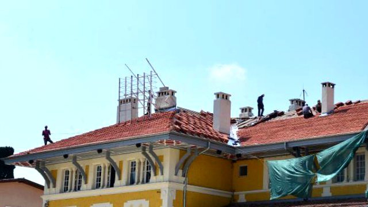 Adana\'da Tarihi İstasyonda Ölüme Meydan Okuyorlar