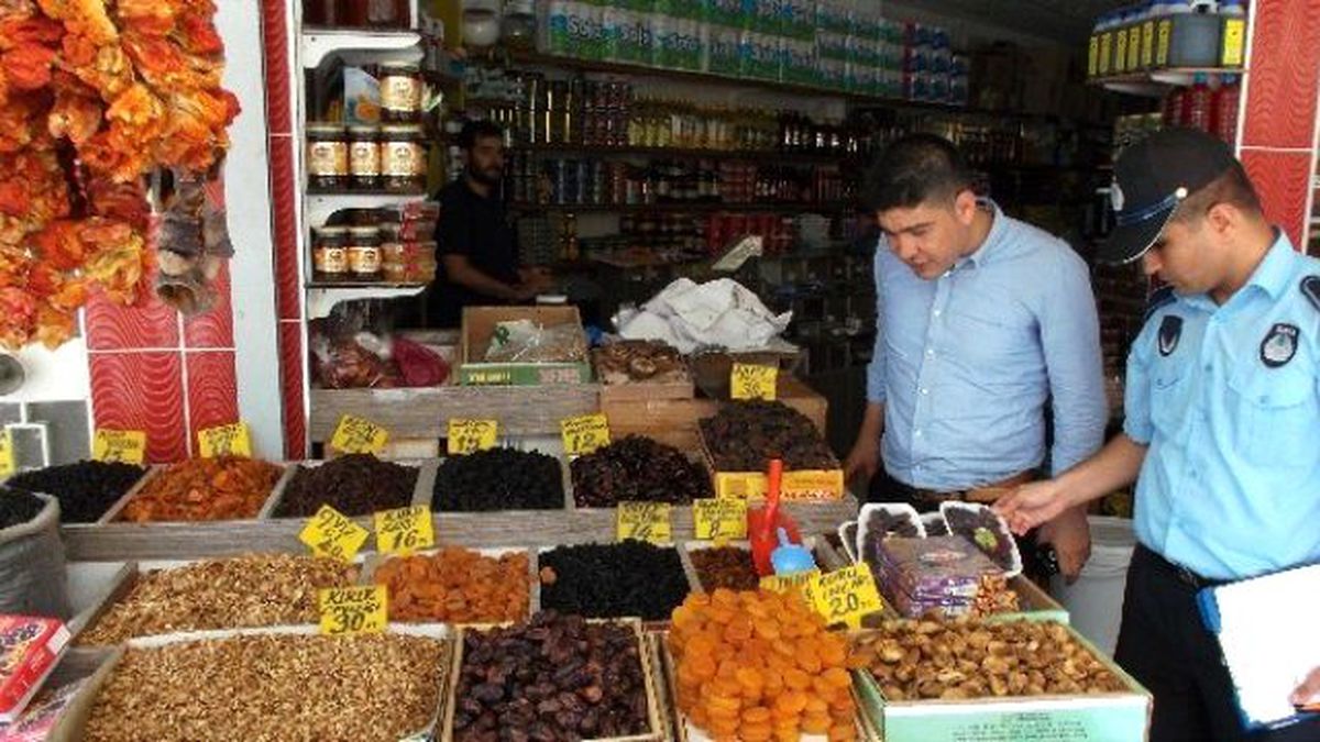 Tarsus\'ta Tatlı İmalathaneleri ve Gıda İşletmelerine Denetim