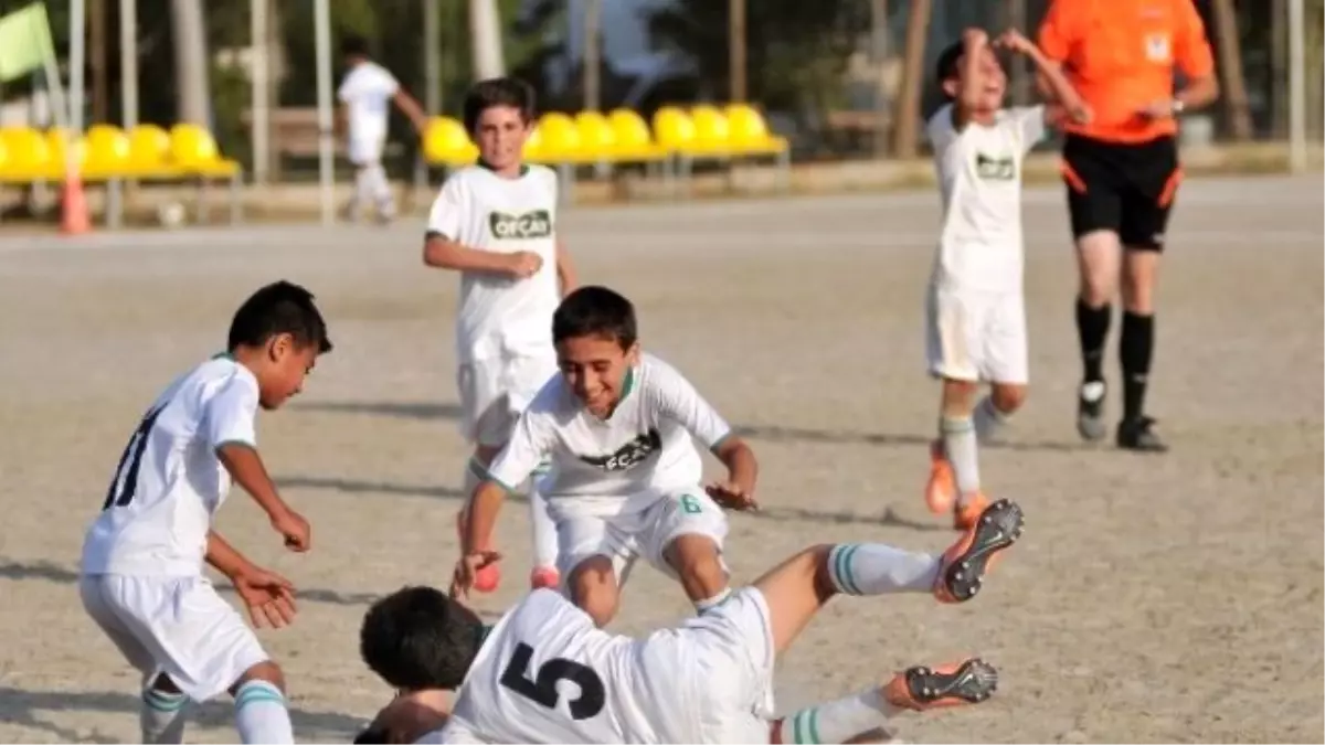 Toprak Sahada Gümüşordu ve Göztepe Şampiyonluğa Ulaştı