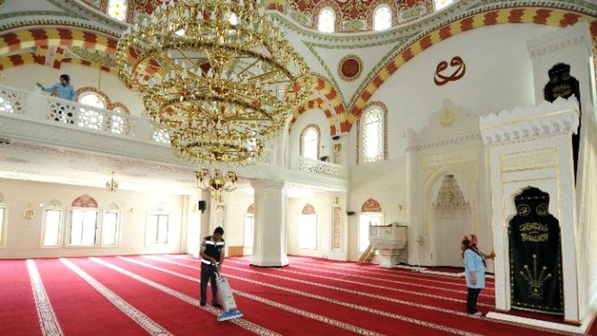 Tüm İbadethaneler Ramazan\'a Özel Gül Kokuyor