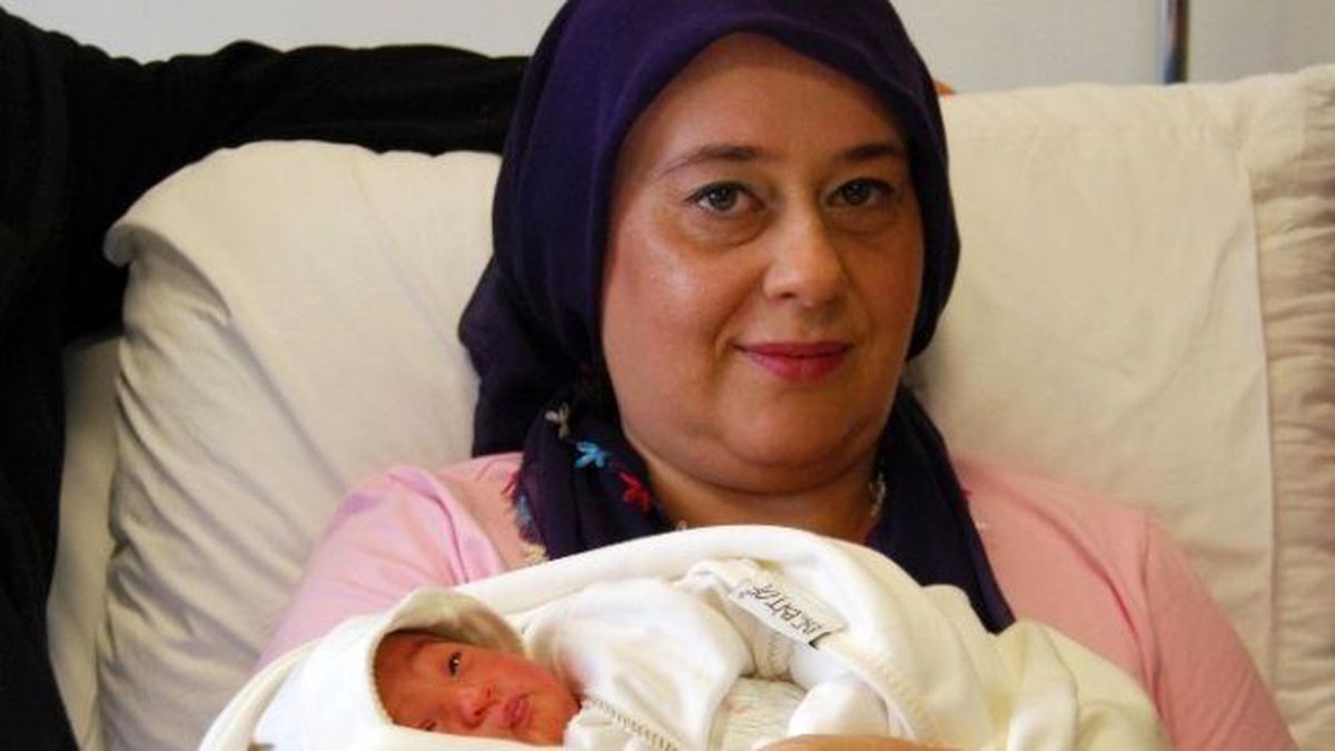20 Yıl Sonra Özlem\'ine Kavuştu