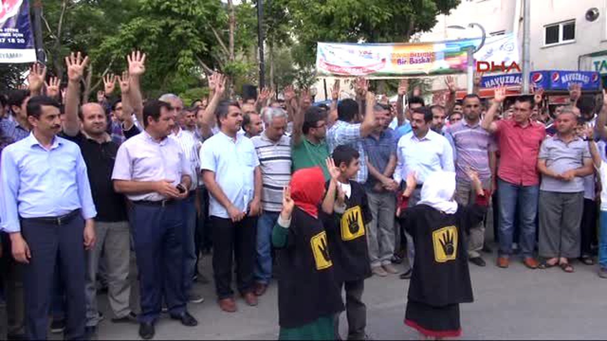 Adıyaman\'da Mursi\'ye Verilen İdam Cezasının Onanmasına Tepki