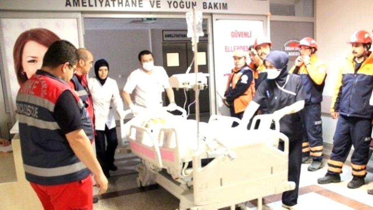 Afyonkarahisar Devlet Hastanesi\'nde "Yangın ve Kurtarma" Tatbikatı